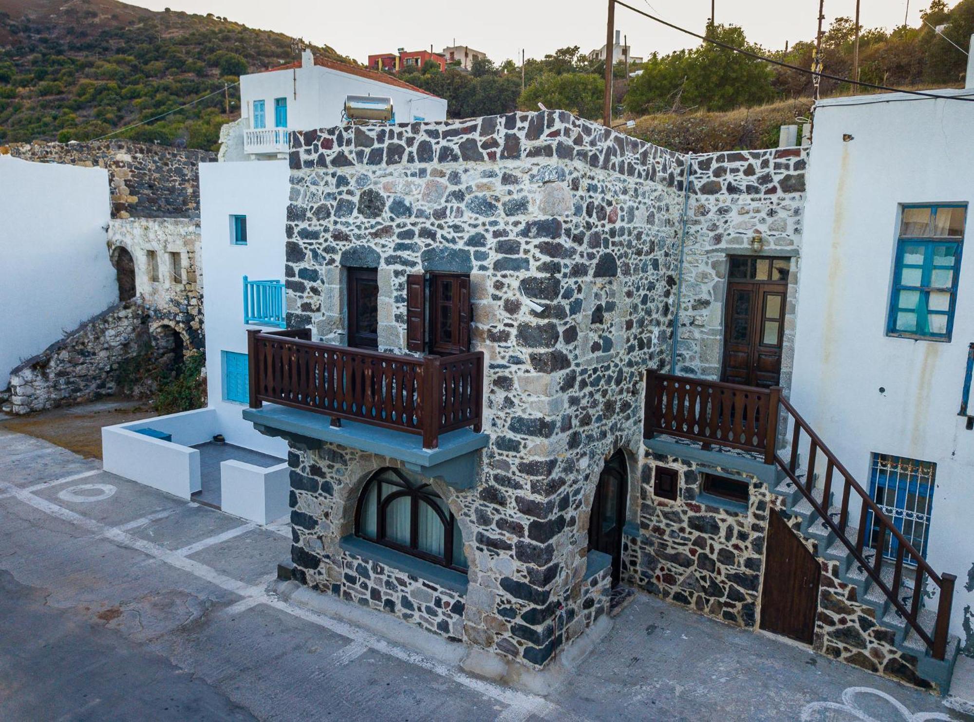 Plousiadi΄S Stone House Apartment Paloi ภายนอก รูปภาพ