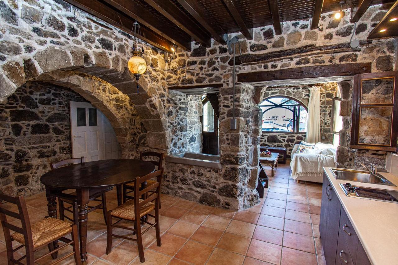 Plousiadi΄S Stone House Apartment Paloi ภายนอก รูปภาพ