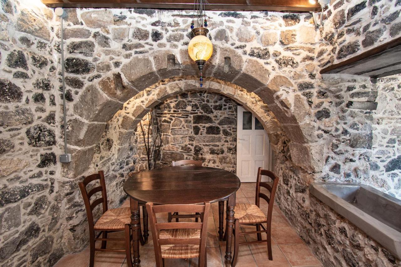 Plousiadi΄S Stone House Apartment Paloi ภายนอก รูปภาพ