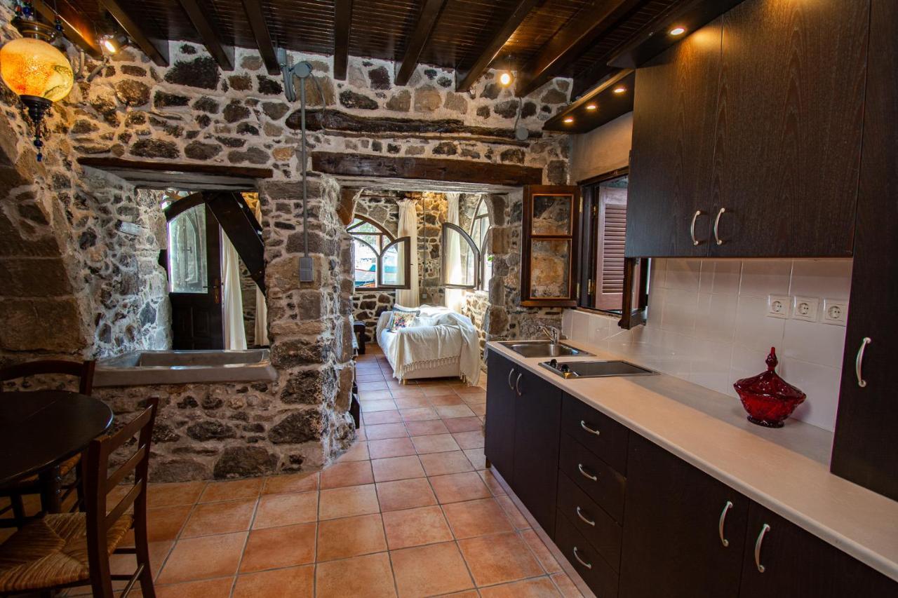 Plousiadi΄S Stone House Apartment Paloi ภายนอก รูปภาพ