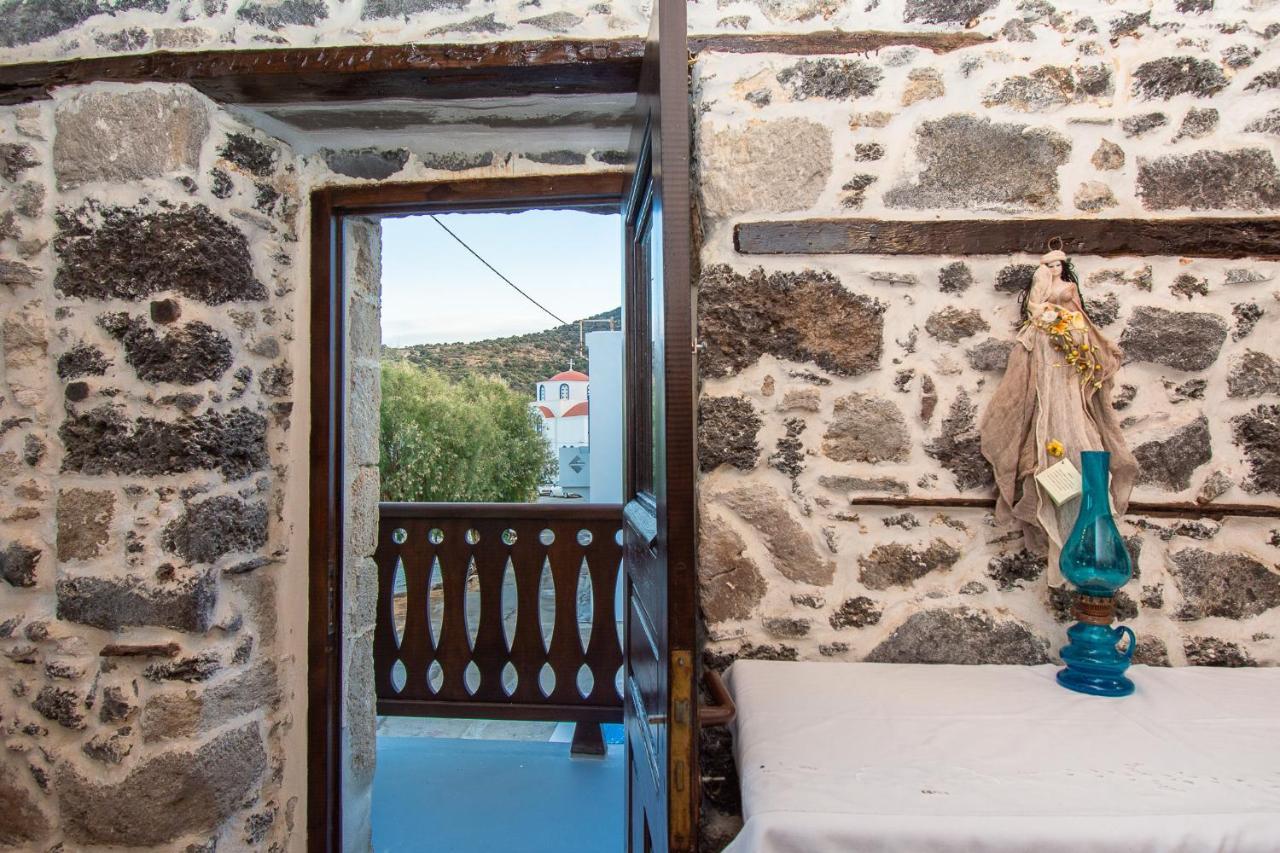 Plousiadi΄S Stone House Apartment Paloi ภายนอก รูปภาพ
