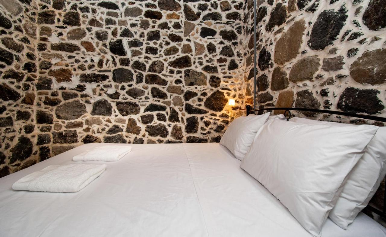 Plousiadi΄S Stone House Apartment Paloi ภายนอก รูปภาพ